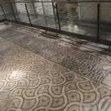 Gli Ostrogoti (dal 476 al 554) - Un'iscrizione inserita nel pavimento a mosaico nella Cattedrale paleocristiana (al di sotto della Cattedrale odierna) dimostra il passaggio degli Ostrogoti a Bari. La scritta fa riferimento alle guerra contro i Bizantini: un certo Timoteo dichiara di pagare di tasca propria il restauro e l�abbellimento del mosaico distrutto